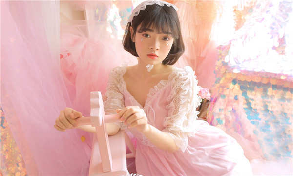 神农架供卵试管代怀生子多少钱？这一直是很多不孕不育家庭关注的话题。在中国，不孕不育的发生率越来越高，根据《中国不孕不育现状调研报告》显示，育龄夫妇的不孕不育率从20年前的3%增长至现在的12.5%-18.2%，患者人数高达6000万以上。在这样的背景下，许多家庭通过供卵试管来实现自己的生育梦想。那么，供卵试管代怀生子的费用到底是多少呢？